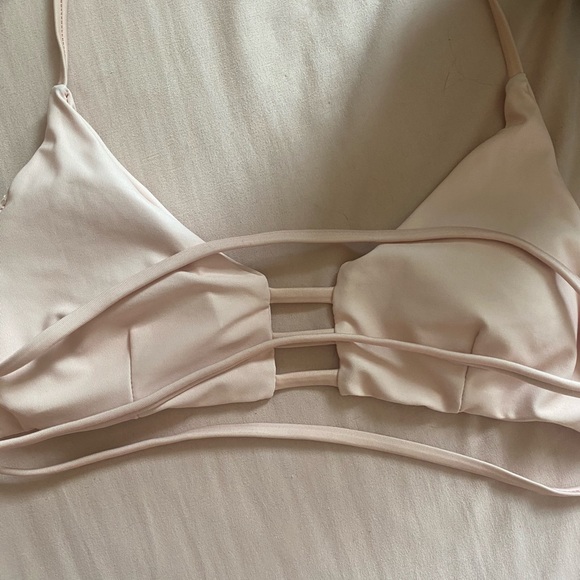 Bikini - Picture 2 of 2